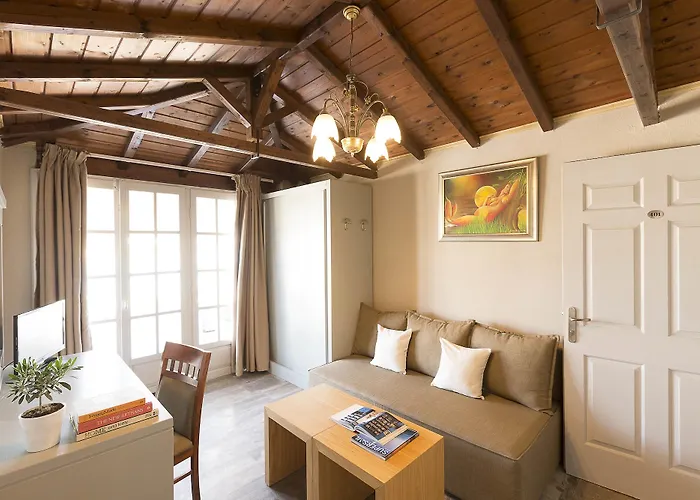 Отель Nimfi Hotel, Skiathos