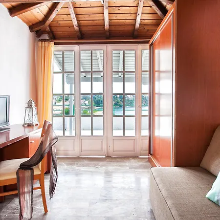 Nimfi Hotel, Skiathos فندق