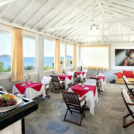 Nimfi Hotel, Skiathos شاطئ ميغالي أموس